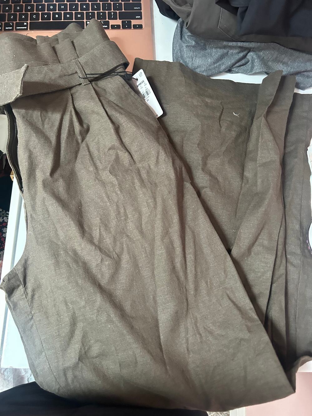 Express Paperbag Pants *Size 6R*